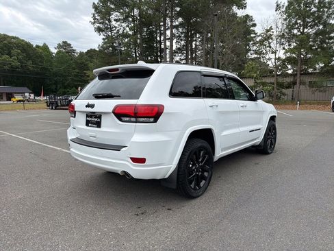 Used 2021 Jeep Grand Cherokee Laredo X AWD/4WD image 5
