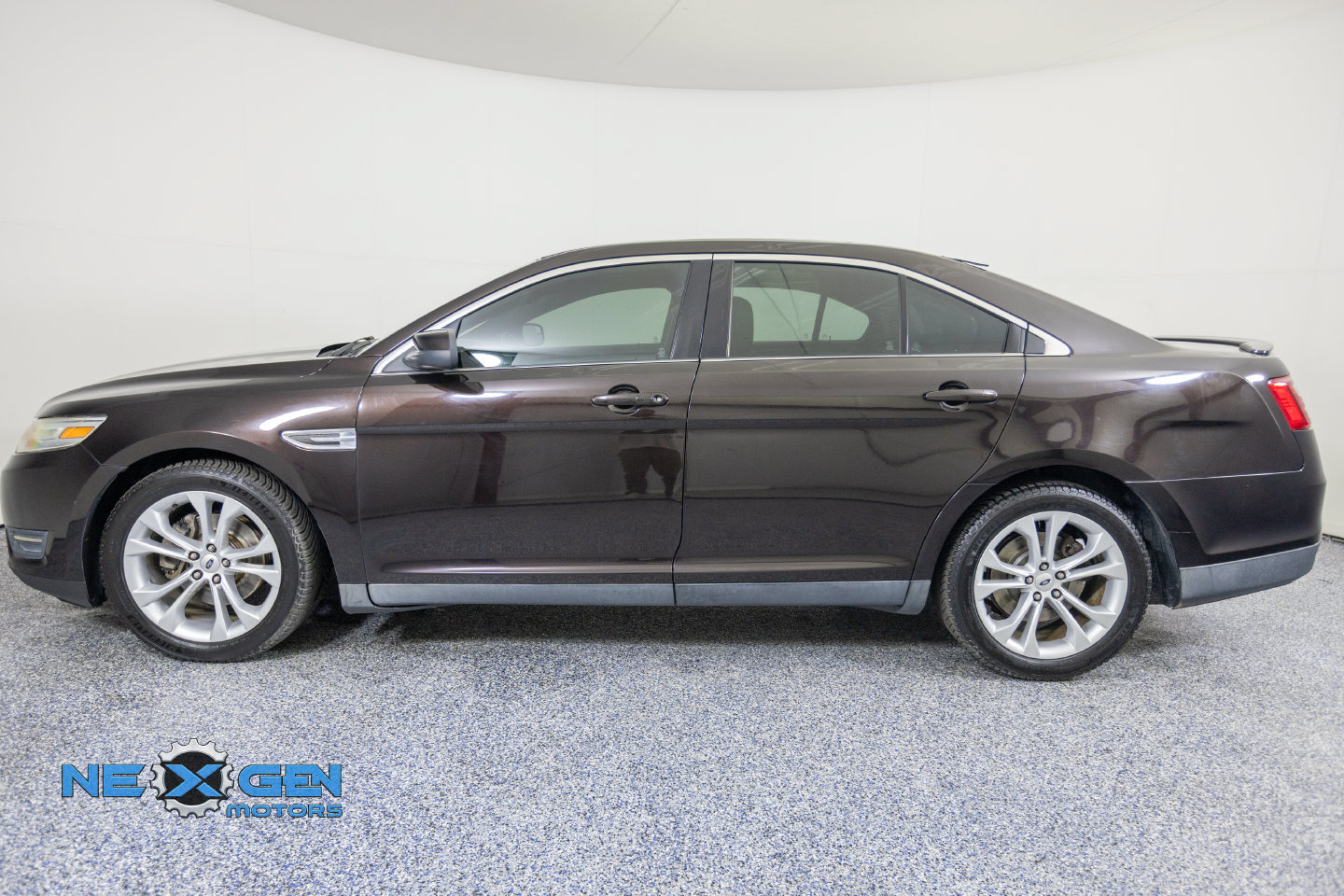 Used 2013 Ford Taurus SEL FWD image 5