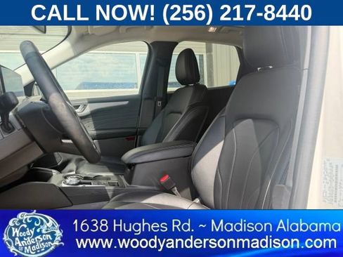 Used 2025 Ford Escape SE w/ PHEV Premium Package FWD image 9