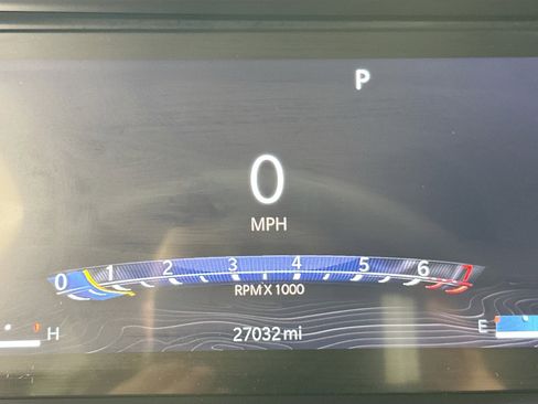 Used 2023 Jeep Grand Cherokee Laredo image 12