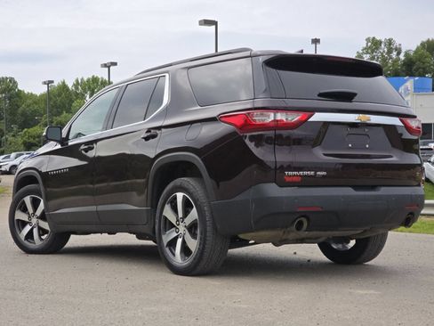 Used 2021 Chevrolet Traverse LT w/ LT Premium Package AWD/4WD image 17