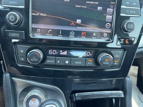 Used 2016 Nissan Maxima SR FWD image 17