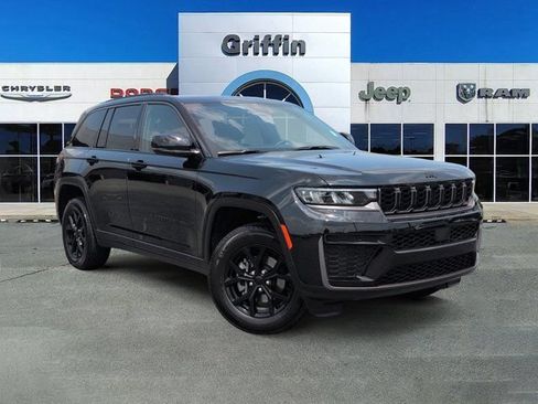 Used 2026 Jeep Grand Cherokee Altitude RWD image 1
