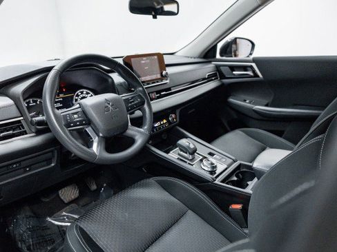 Used 2022 Mitsubishi Outlander ES image 11