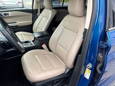 Used 2020 Ford Explorer XLT w/ Equipment Group 202A AWD/4WD image 11