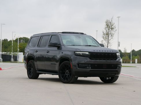 Used 2023 Jeep Wagoneer Series II AWD/4WD image 2