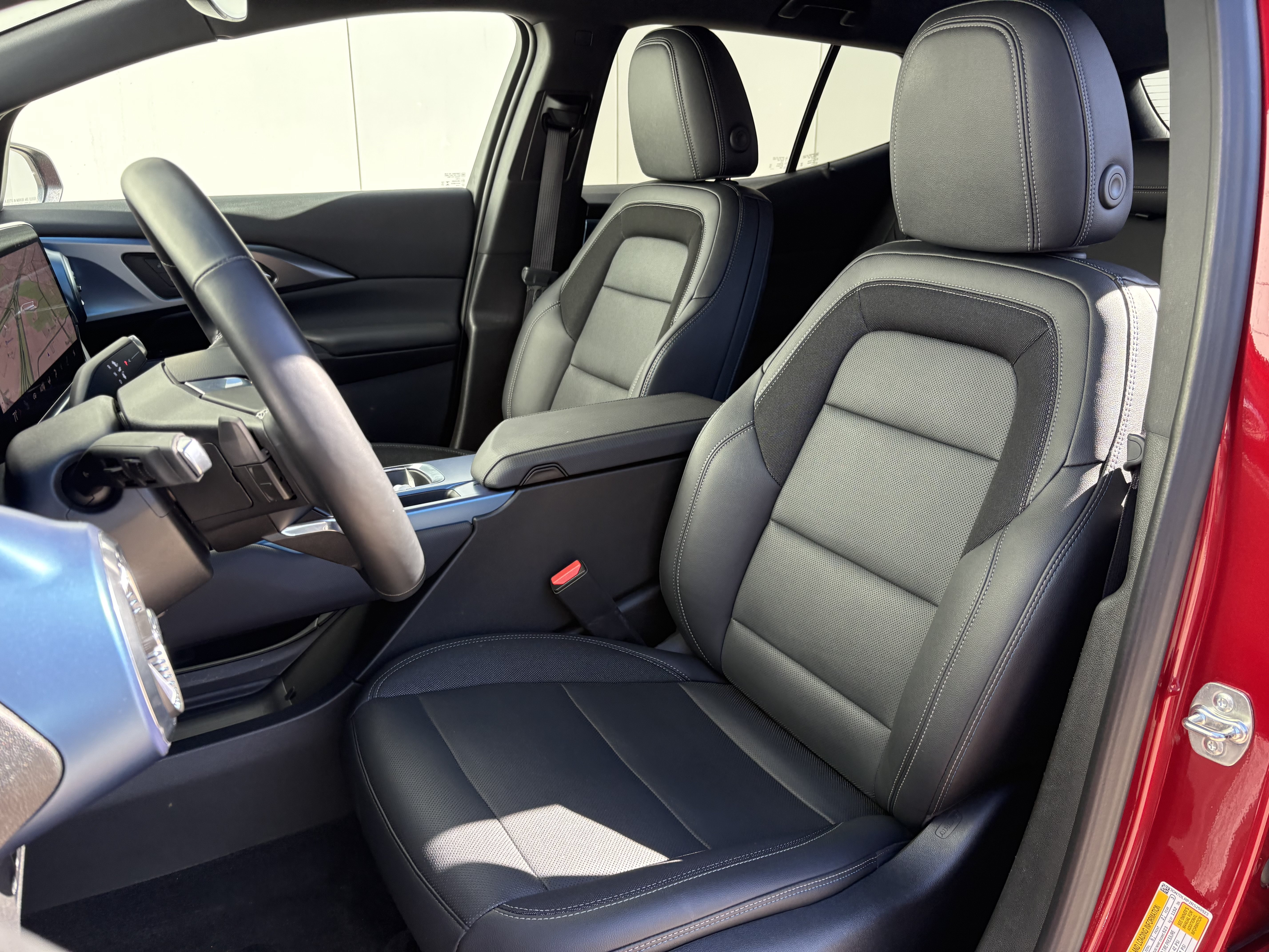 Used 2024 Chevrolet Equinox EV LT FWD image 11