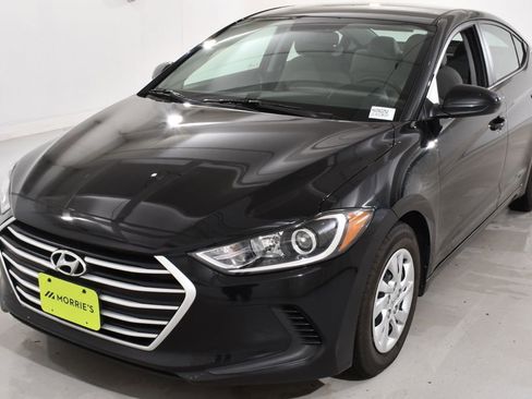 Used 2017 Hyundai Elantra SE image 2