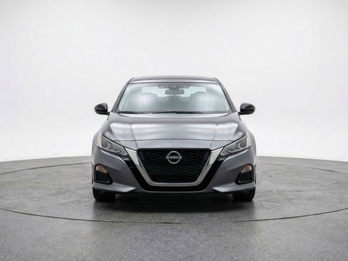 Used 2025 Nissan Altima 2.5 SV FWD image 2