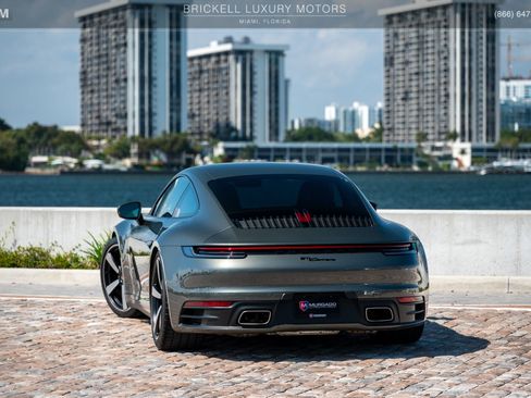 Used 2022 Porsche 911 Carrera RWD image 3