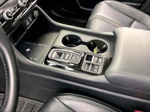 Certified 2025 Honda Pilot Touring image 16