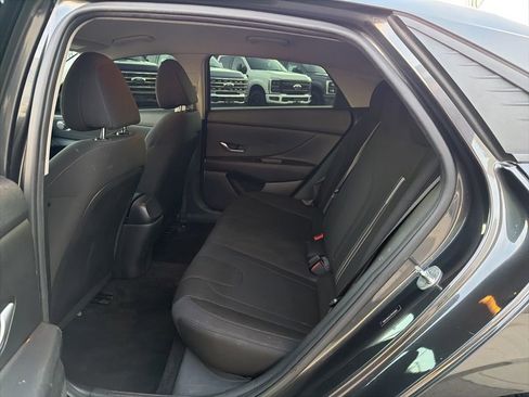 Used 2023 Hyundai Elantra SEL image 13