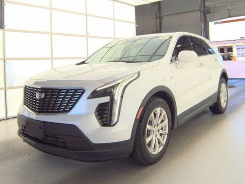 Used 2023 Cadillac XT4 Luxury w/ Cold Weather Package AWD/4WD image 2