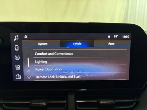 Used 2025 Chevrolet Trax RS w/ Sunroof Package FWD image 56