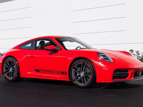 Used 2025 Porsche 911 Carrera RWD image 4