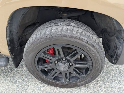 Used 2020 Toyota Tundra SR5 w/ SR5 Upgrade Package AWD/4WD image 4