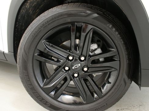 Used 2024 Chevrolet Trax ACTIV w/ Sunroof Package FWD image 31
