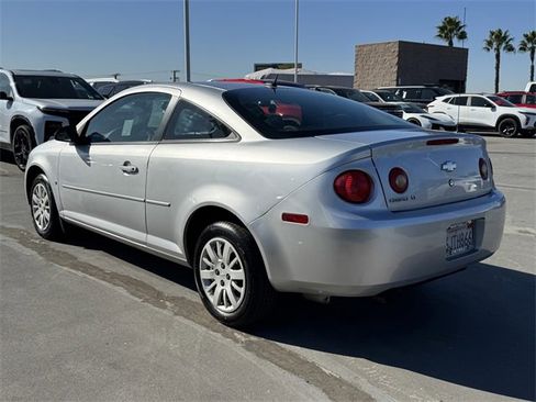 Used 2009 Chevrolet Cobalt LT image 2