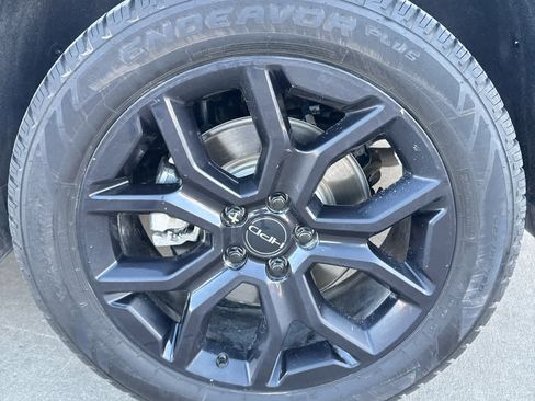 Used 2025 Honda Pilot Touring image 12