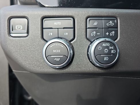 Used 2025 GMC Sierra 1500 SLT image 26