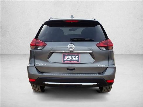 Used 2019 Nissan Rogue SV image 3