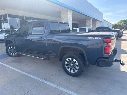 Used 2022 Chevrolet Silverado 2500 Custom w/ Custom Convenience Package AWD/4WD image 2