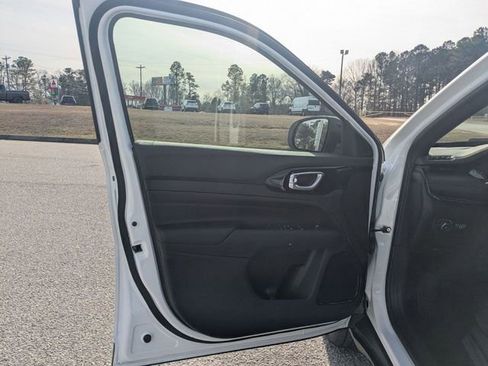 New 2026 Jeep Compass Latitude image 14