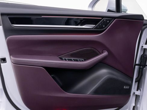 Certified 2025 Porsche Macan 4 Electric AWD/4WD image 14