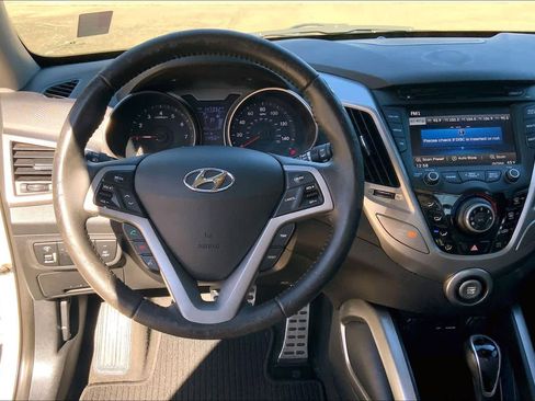 Used 2013 Hyundai Veloster w/ Style Pkg image 5