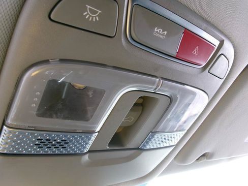 Used 2025 Kia Telluride S FWD image 16