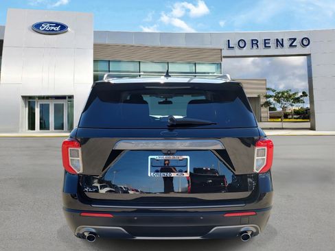 Used 2021 Ford Explorer XLT w/ Equipment Group 202A image 6
