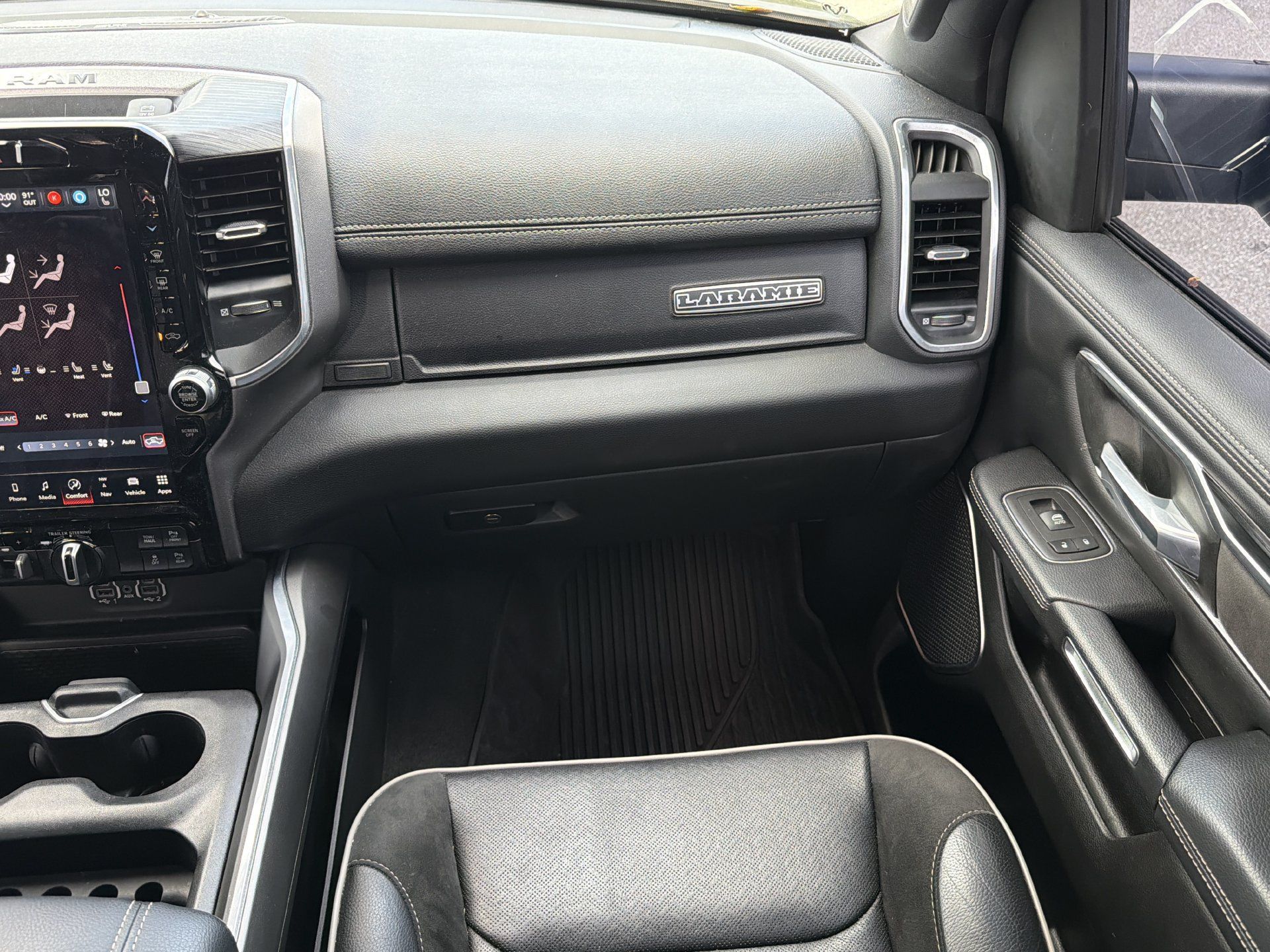 Used 2023 RAM 1500 Laramie AWD/4WD image 16
