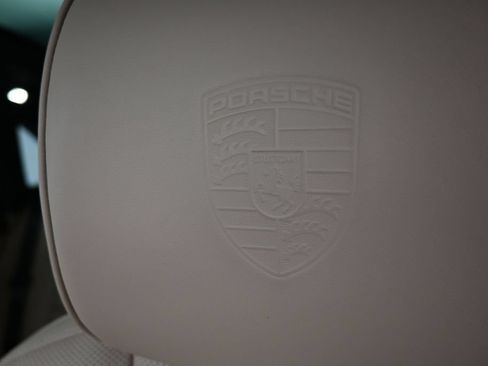 Certified 2025 Porsche Macan AWD/4WD image 10