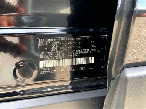 Used 2025 Toyota RAV4 LE AWD/4WD image 36