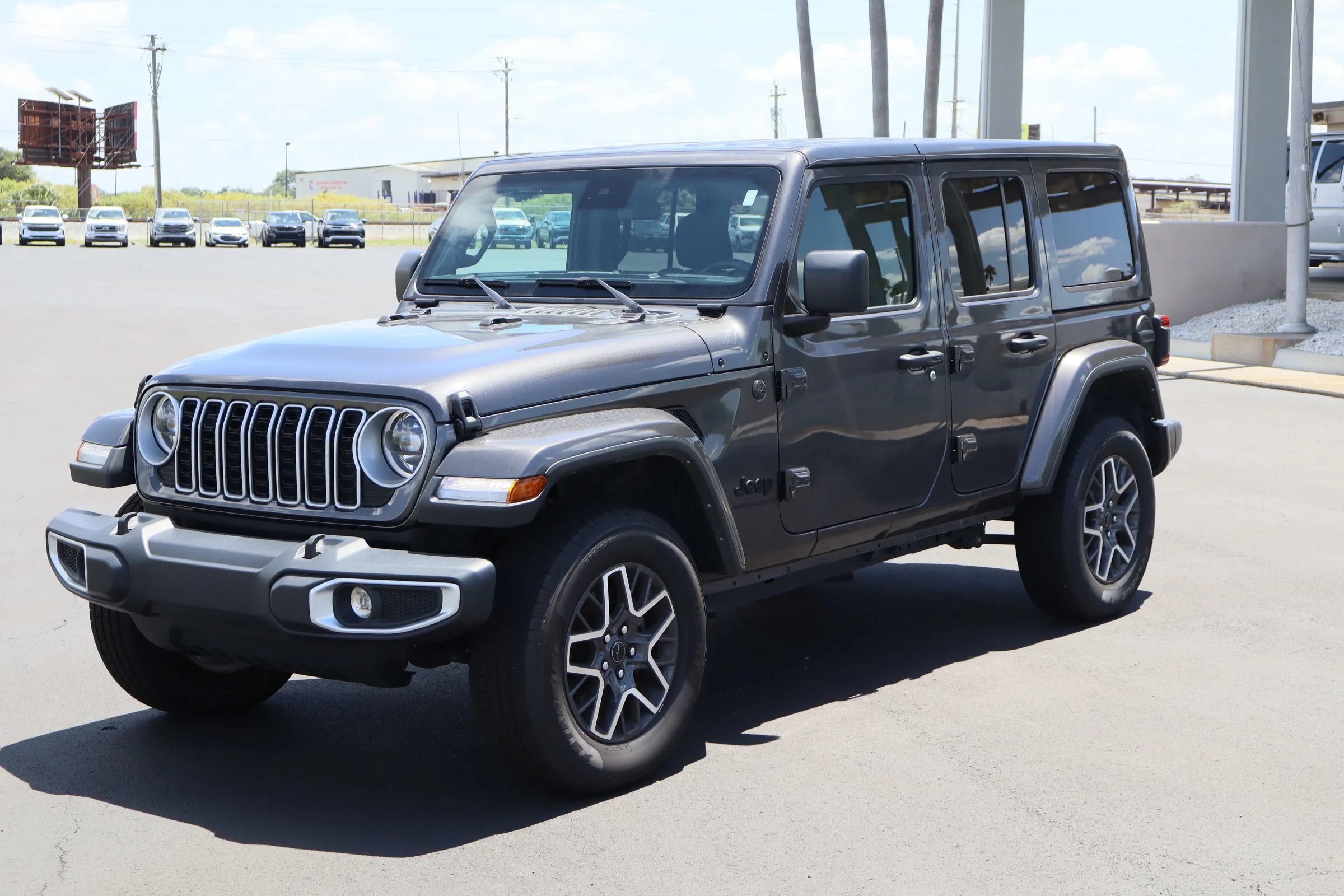 Used 2025 Jeep Wrangler Unlimited Sahara AWD/4WD image 3