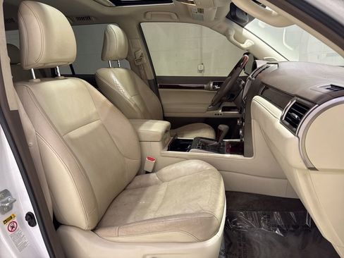 Used 2015 Lexus GX 460 w/ Premium Package image 32