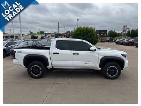 Used 2024 Toyota Tacoma TRD Off-Road w/ TRD Off Road Upgrade Package AWD/4WD image 4