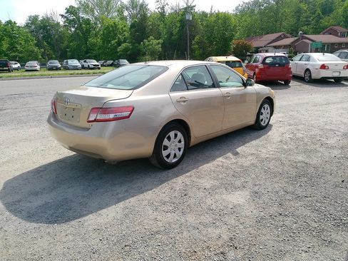 Used 2010 Toyota Camry LE FWD image 10