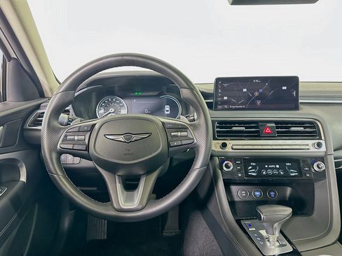 Used 2025 Genesis G70 2.5T image 17