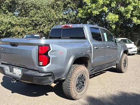 Used 2025 Chevrolet Colorado ZR2 w/ Technology Package AWD/4WD image 5