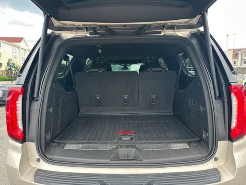 Used 2021 GMC Yukon XL Denali w/ Denali Premium Package RWD image 18