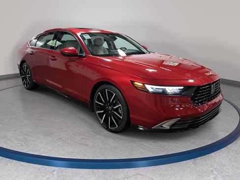 Used 2023 Honda Accord Touring image 3