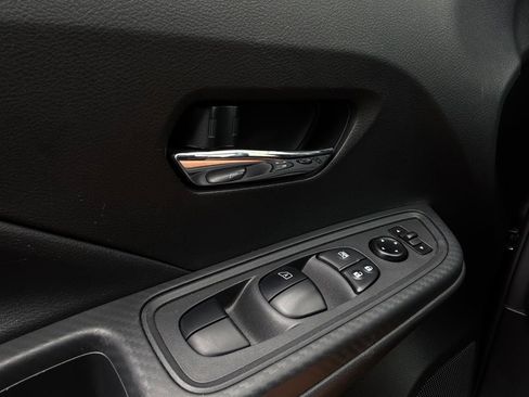 Used 2025 Nissan Versa SV FWD image 20