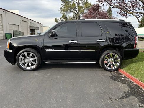 Used 2013 GMC Yukon Denali image 8