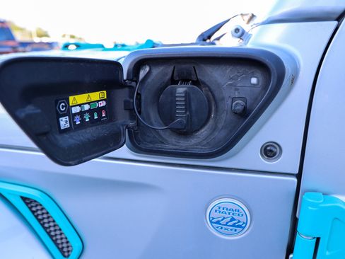 Used 2022 Jeep Wrangler Unlimited Sahara image 11