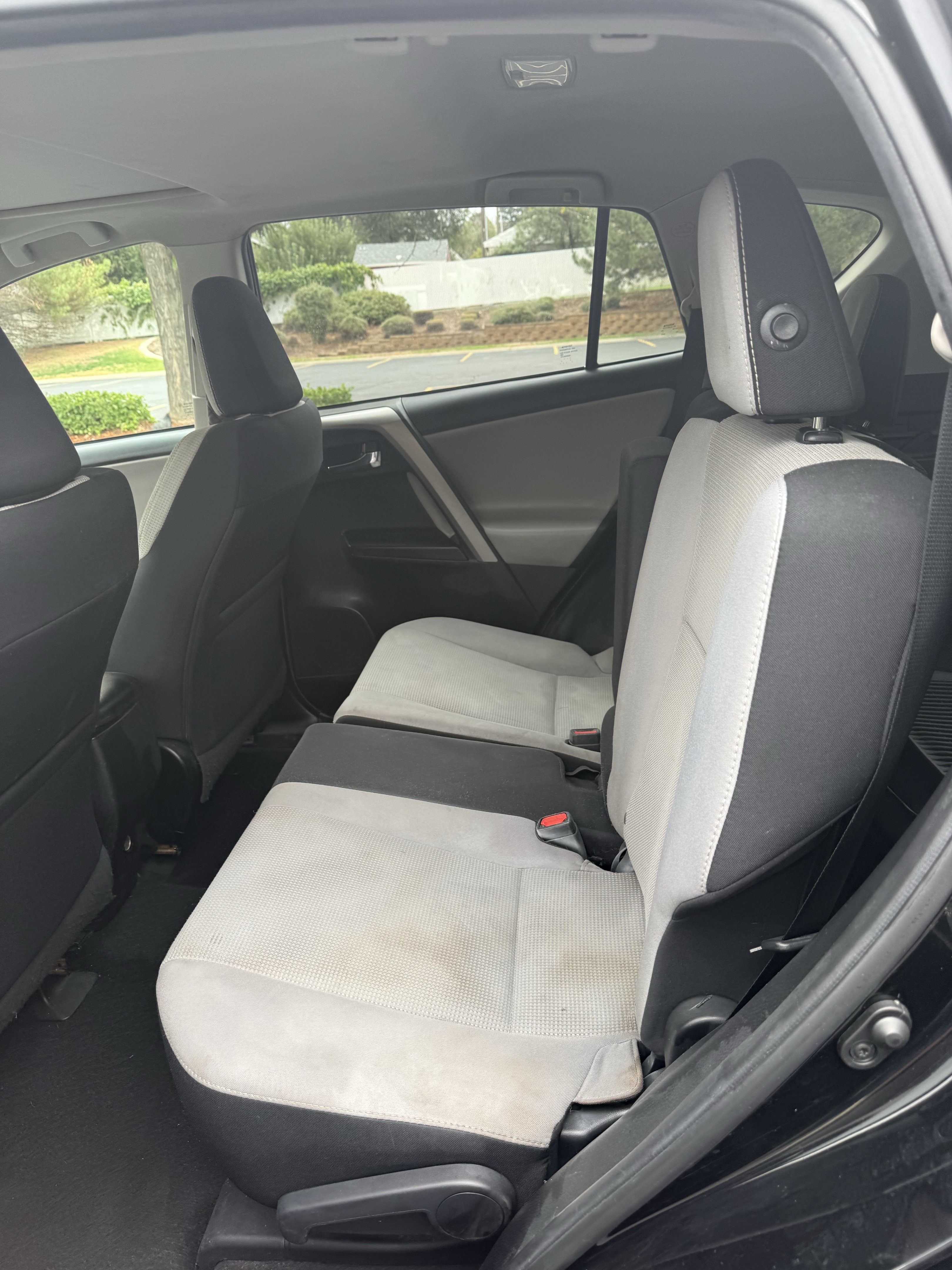 Used 2018 Toyota RAV4 XLE w/ Carpet Mat Package FWD image 11