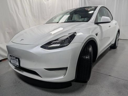 Used 2023 Tesla Model Y Long Range AWD/4WD image 6