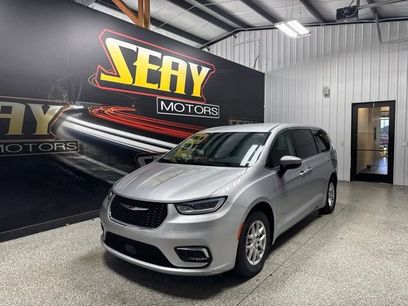 Used 2023 Chrysler Pacifica Touring-L