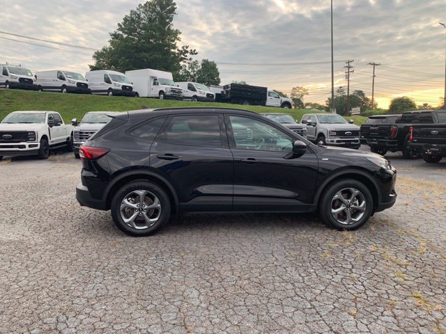 Certified 2025 Ford Escape ST-Line Select AWD/4WD image 10