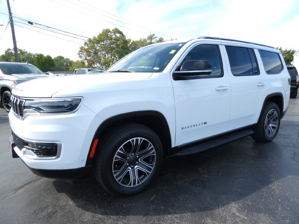 Used 2023 Jeep Wagoneer 4WD w/ Premium Group I image 8